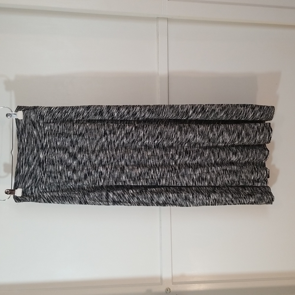 ❤️$6 Sale!❤️ Black & White Heathered Maxi Skirt VGUC